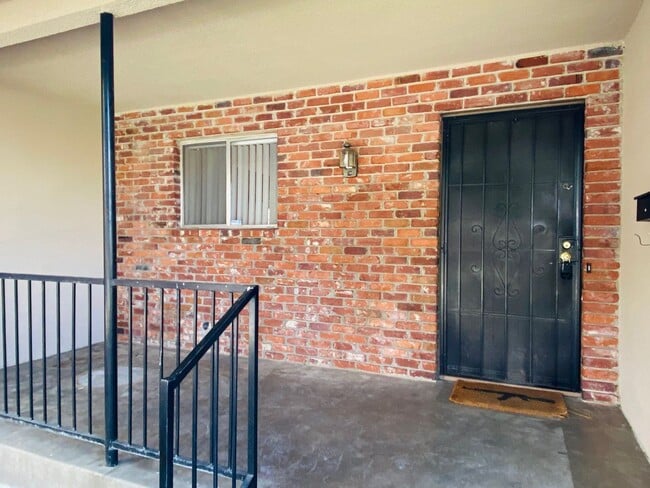 Building Photo - $2,395 Herndon & First, Spacious 4 Bedroom...