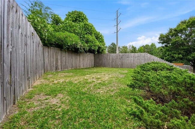 Building Photo - 3320 Pebble Ridge Ln