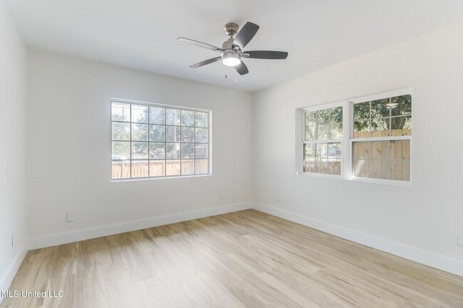 Building Photo - 175 St Charles Ave