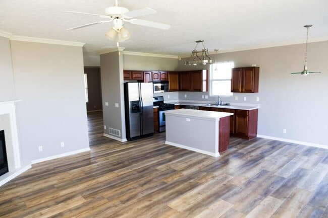 Building Photo - 14005 Kelly Dr