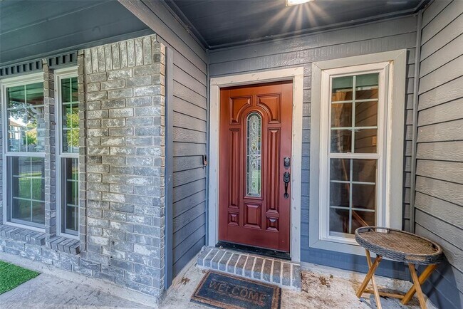Building Photo - 2122 Courtshire Ln