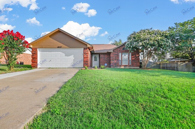 Primary Photo - Move-In Special! Lovely 3/2/2 in Granbury!