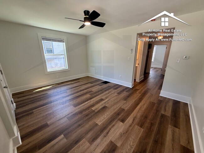 Building Photo - 210 W 6th St