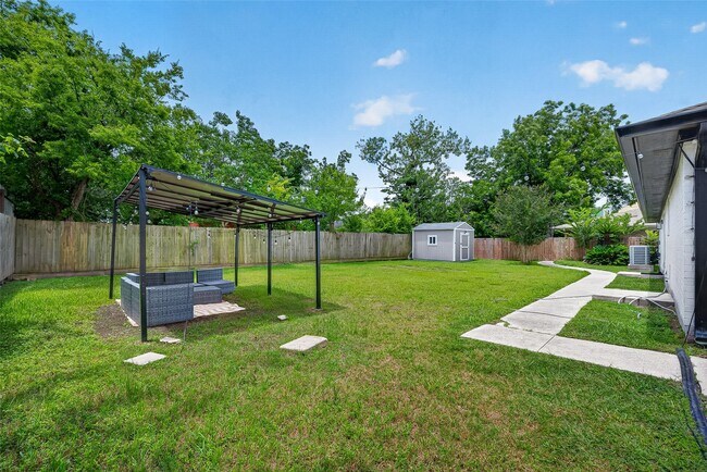 Building Photo - 1206 Riggs Rd