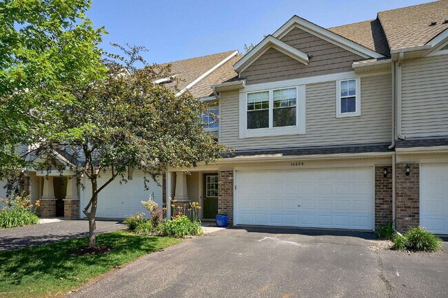 Building Photo - Spacious 4-Bedroom, 4 Bathroom Plymouth Townhouse with Cozy Fireplace - 2510 Sq Ft of Comfort!