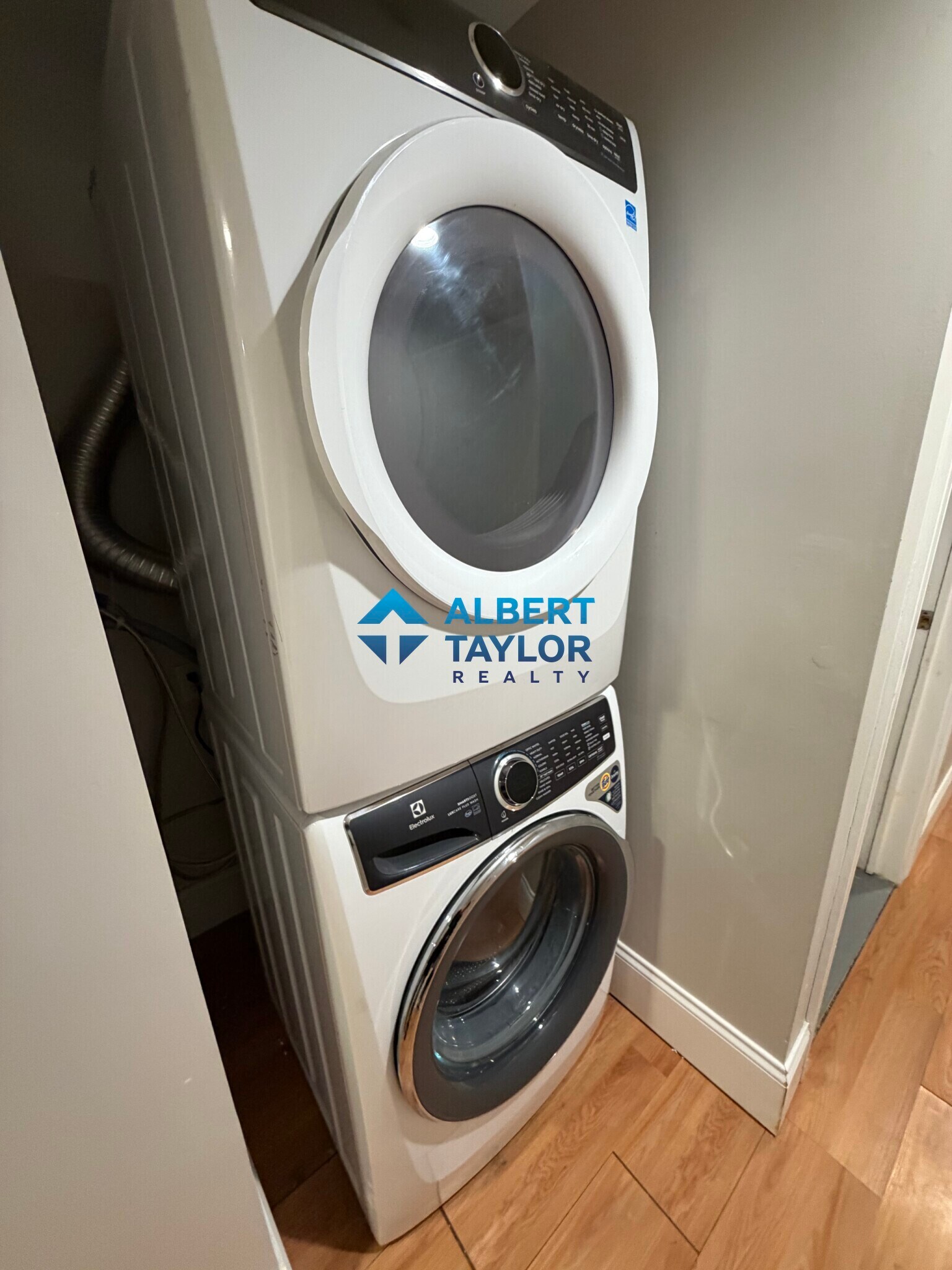 In-Unit Laundry - 29 Darling St
