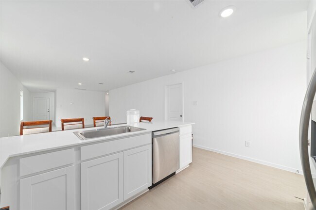 Building Photo - 12410 Mountain Daisy Rd