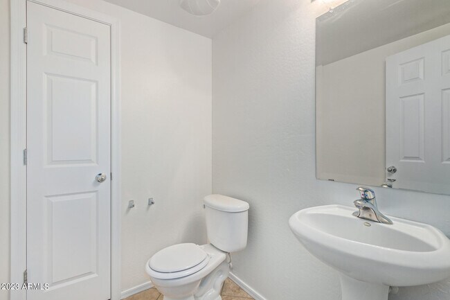 Building Photo - 2521 W Desert Spring Way