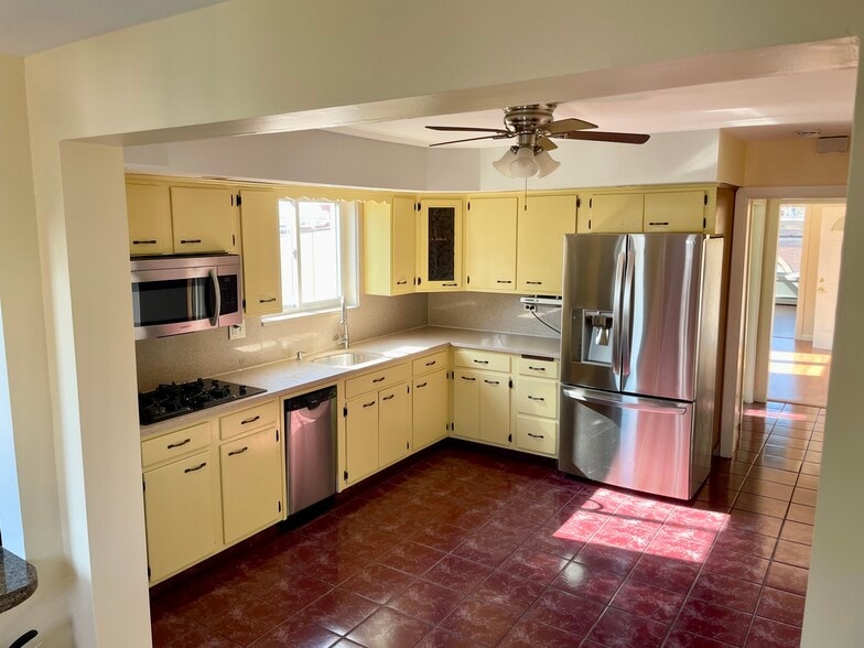 Shared kitchen. - 156 Kearny Ave