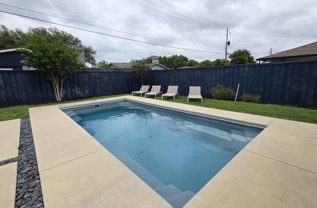 Building Photo - 4008 Hatherly Dr