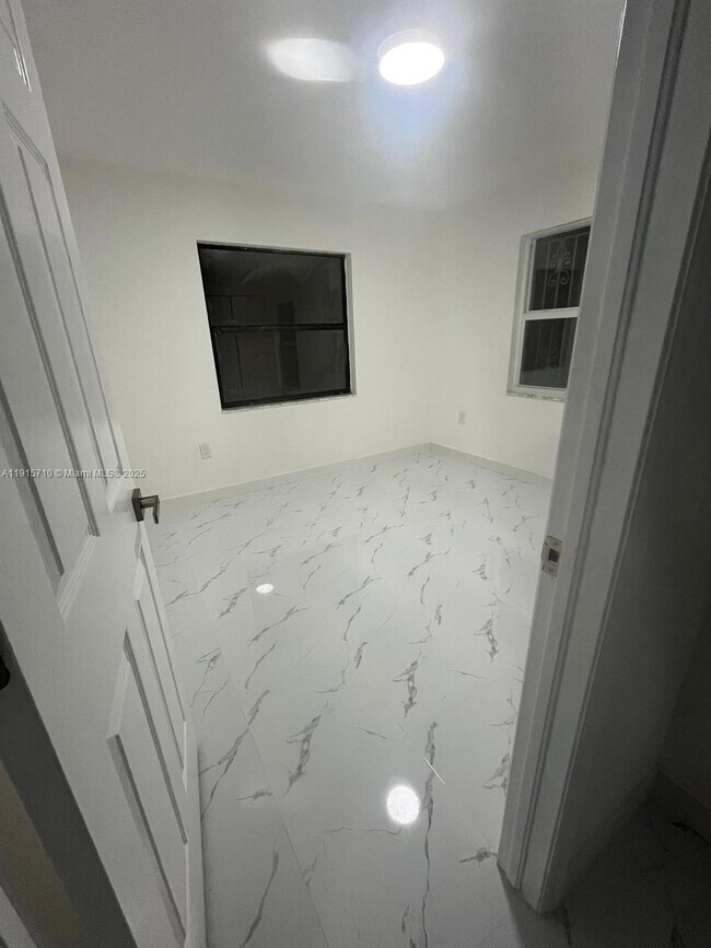 Building Photo - 2138 Amstead St