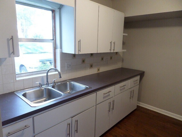 Building Photo - $25 App Fee & December Rent Free! * Spacious 2bdrm/1bath Condo ** $1,600.00** READY NOW ** No Sec...