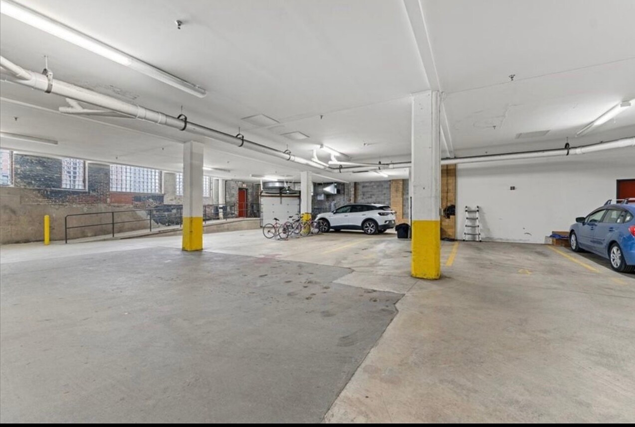 Building Photo - 1536 Colwell St