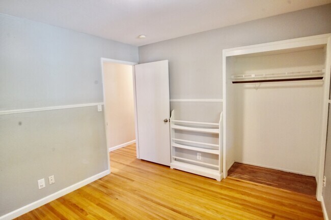 Building Photo - 2518 Loyola Dr