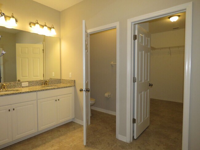 Building Photo - Beautiful Newer 3/2/2 home for Rent