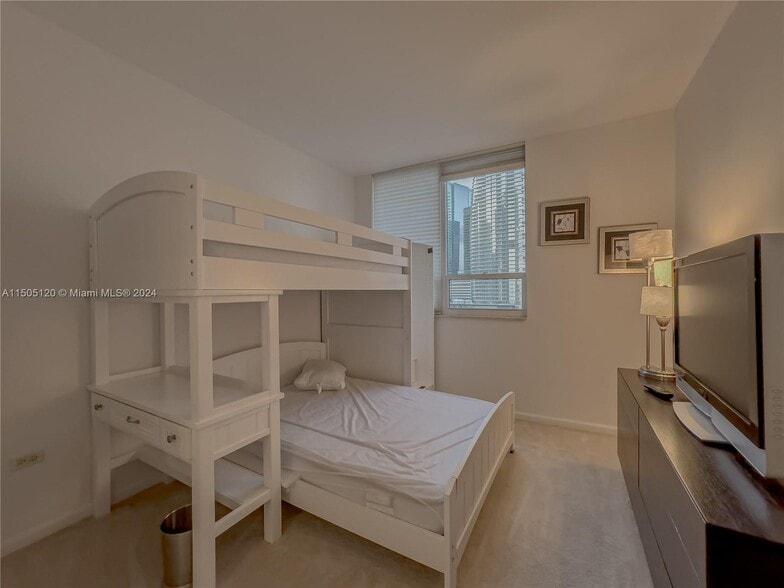 Building Photo - 801 Brickell Key Blvd