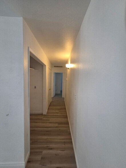 Building Photo - 508 S Dearing Ave