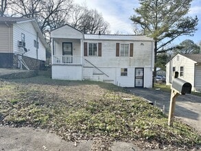 Building Photo - 1303 9th Ave