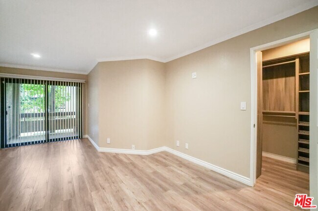 Building Photo - 15233 Magnolia Blvd