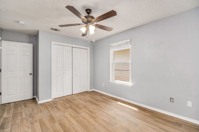 Building Photo - Charming 3-Bedroom Home Near Downtown Pensacola