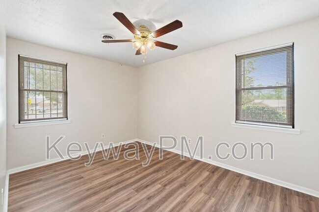 Building Photo - 4537 Shawnee Dr