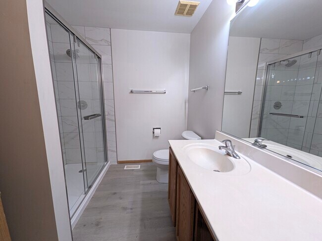 Building Photo - 2542 Golf Ridge Cir