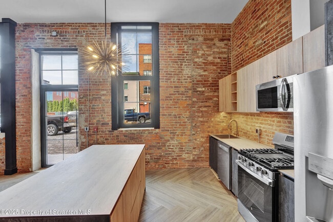 Building Photo - 115 Penn Ave