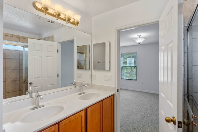 Building Photo - 7948 Edgewood Forest Dr