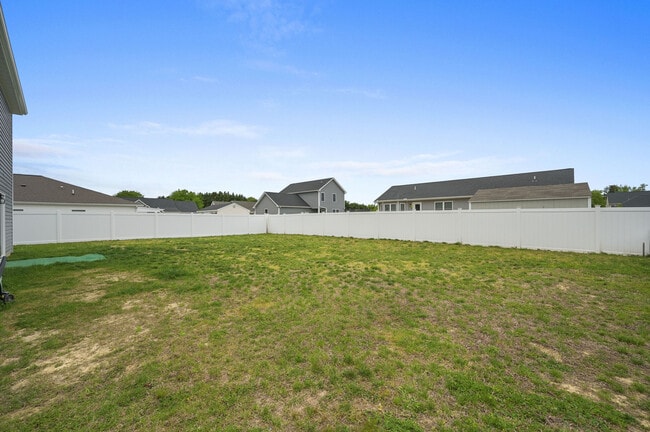 Building Photo - 31 New England Dr