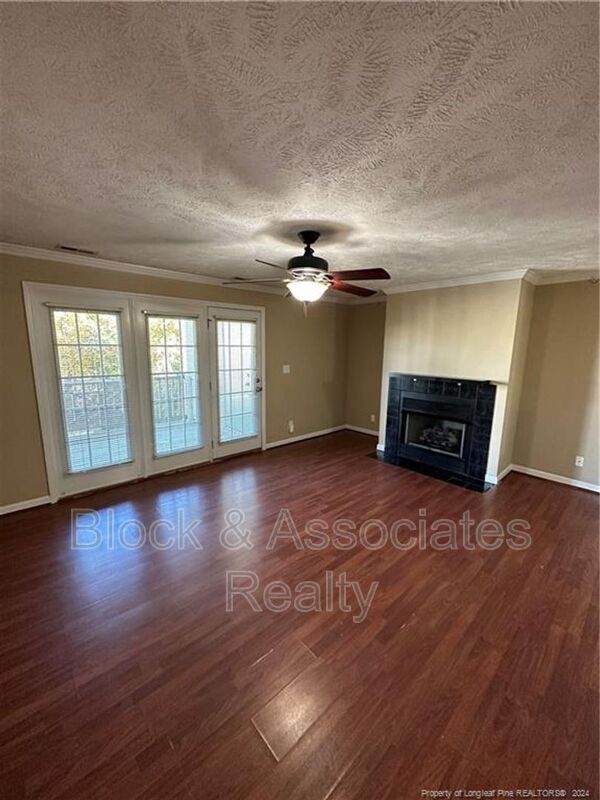 Building Photo - 400 Bubble Creek Ct