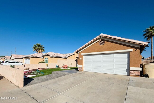 Primary Photo - 11311 W Lawrence Ln