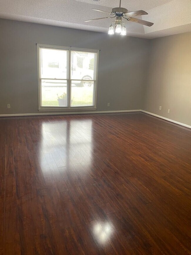 Building Photo - Quiet North Columbus Home