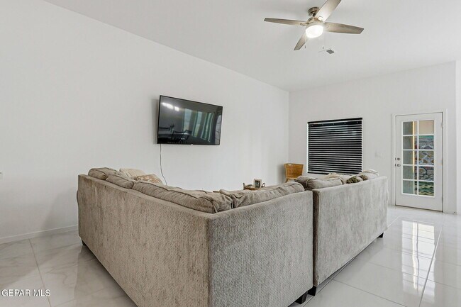 Building Photo - 13808 Paseo Sereno Dr