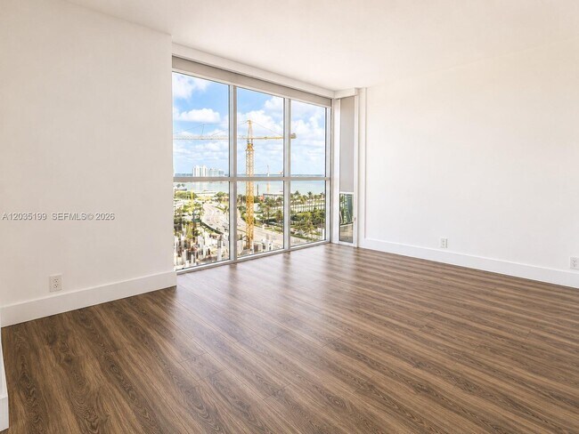 Building Photo - 7601 E Treasure Dr