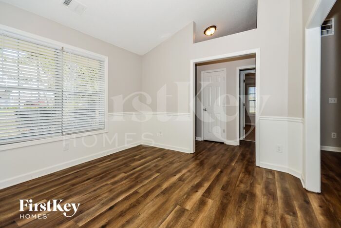 Building Photo - 543 Autumn Ridge Dr