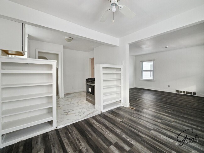 Building Photo - $1250 3 bedroom bungalow