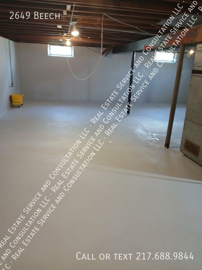 Building Photo - 2649 Beech-