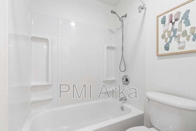 Building Photo - 19230 Forest Park Dr NE