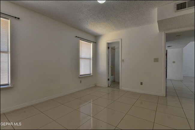Building Photo - 695 Bluff Canyon Cir