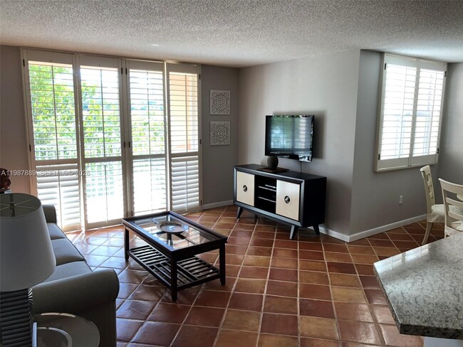 Building Photo - 19901 E Country Club Dr