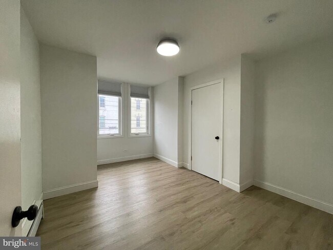 Building Photo - 900 N 29th St