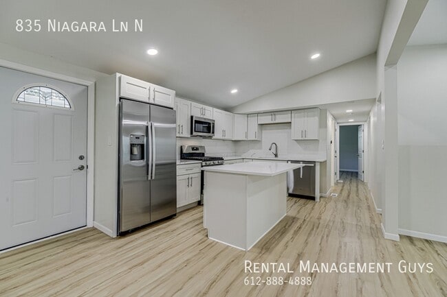 Building Photo - Stunning 4 Bedroom Home! Wayzata School District!