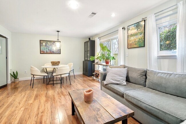 Building Photo - 43 N Mead St