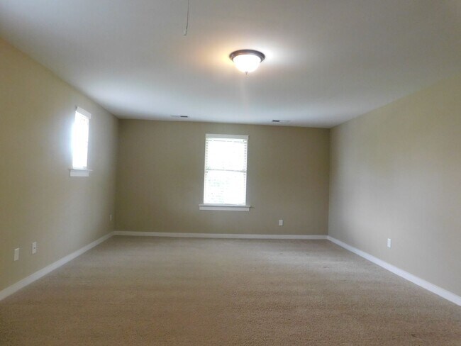 Building Photo - Welcome Home to Luxury Living in Lake Cyrus!