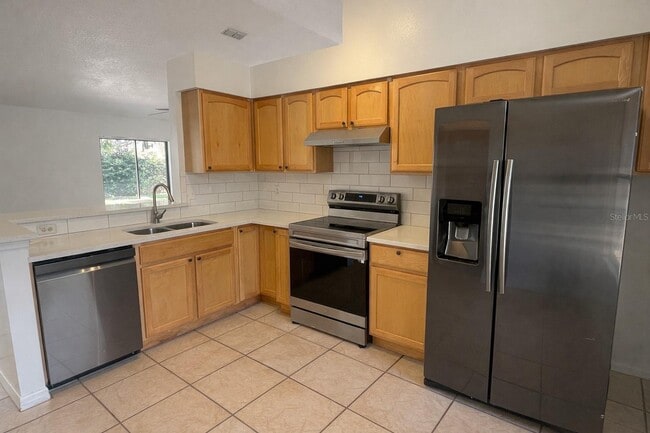 Building Photo - 9313 Palm Tree Dr