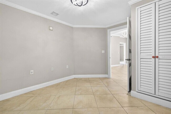 Building Photo - 450 Knights Run Ave