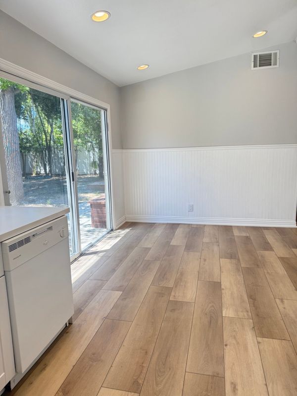Building Photo - 315 N Sabra Ave