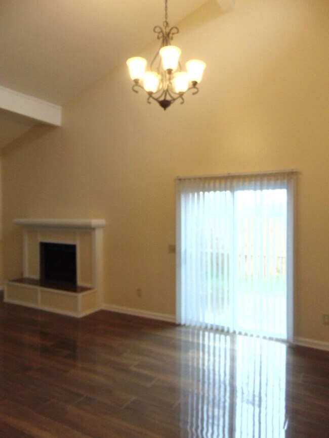Building Photo - Venetian Villa 2 Bedroom 2 Bath 2 Car Garage w/Waterview!