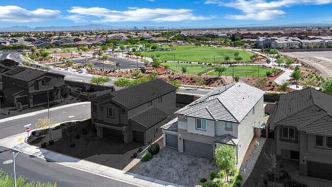 Building Photo - Gorgeous 5 Bedroom home!