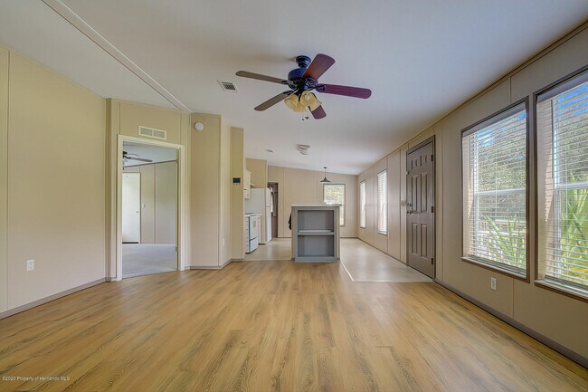 Building Photo - 14820 Aubrey Ave